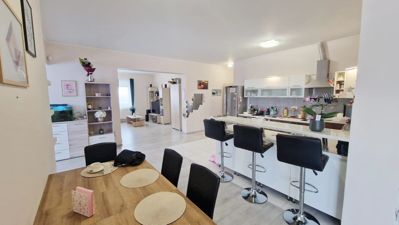 Eladó családi ház, Tass