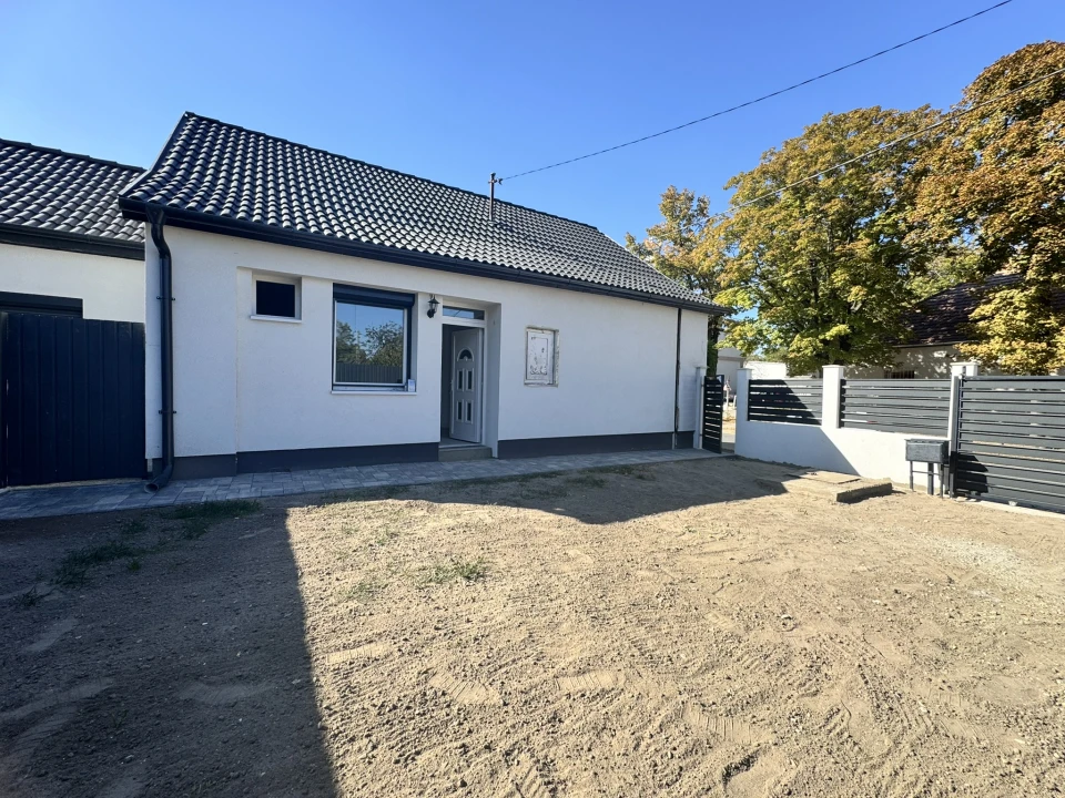 Eladó családi ház, Kiskunlacháza