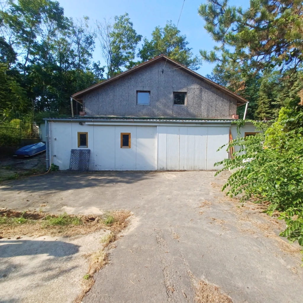 For rent store, Hernád