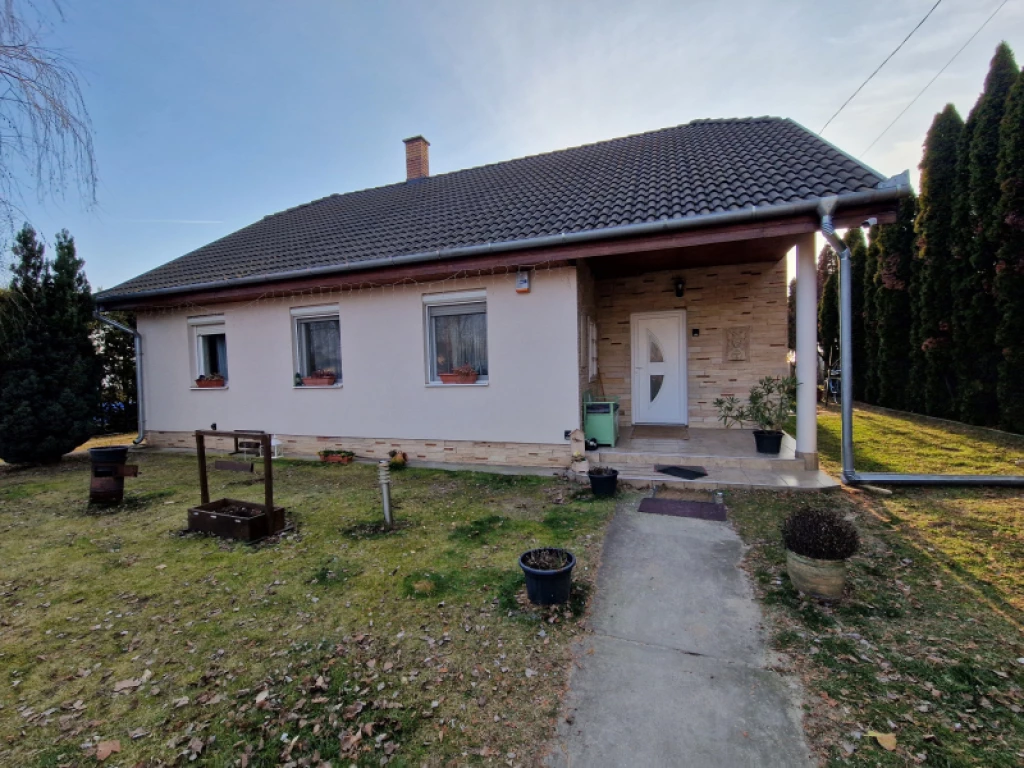 Eladó családi ház, Dabas