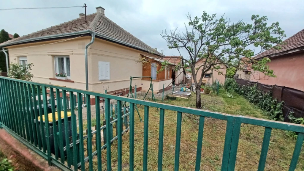 Eladó családi ház, Pusztavacs