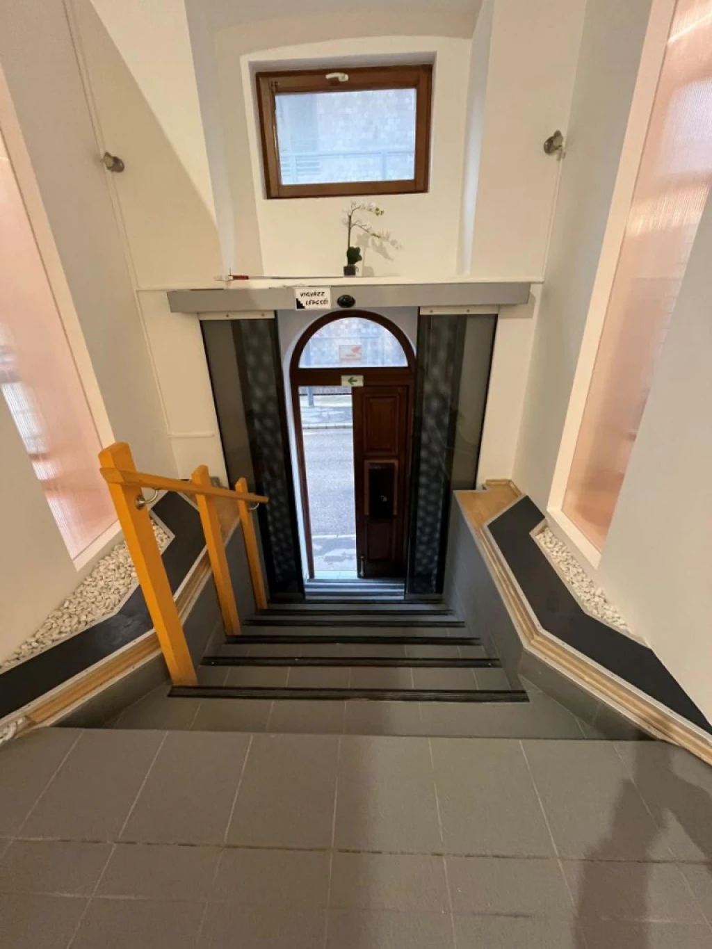 c3-1-name c2-69-name, Debrecen, Arany János utca