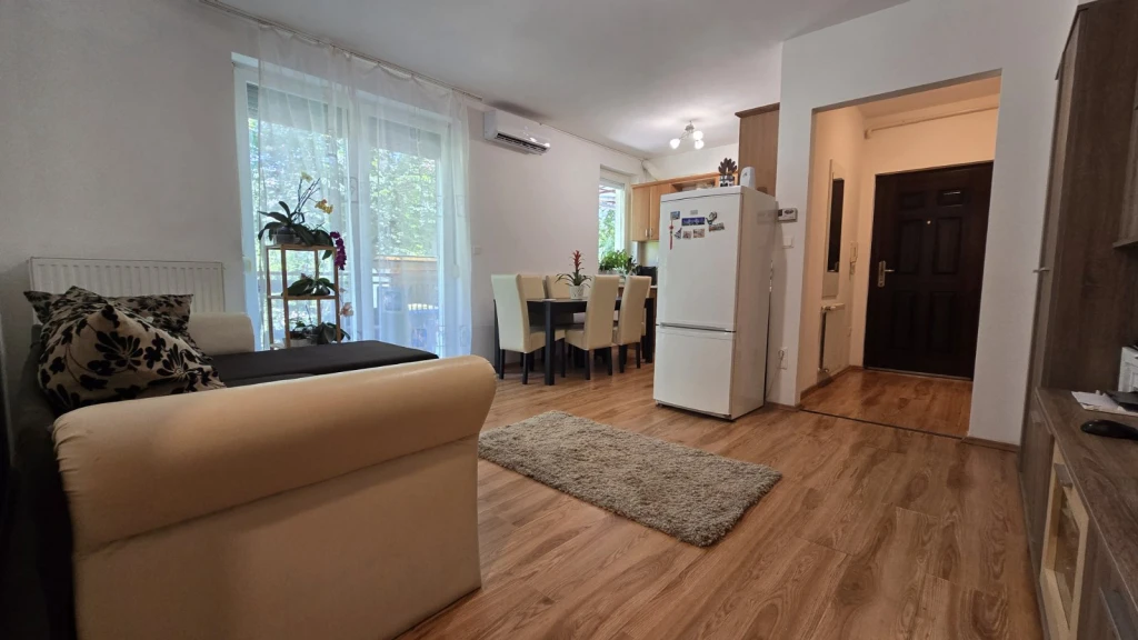 Hatvan utcai kertben Kertkapcsolatos Lakás Eladó