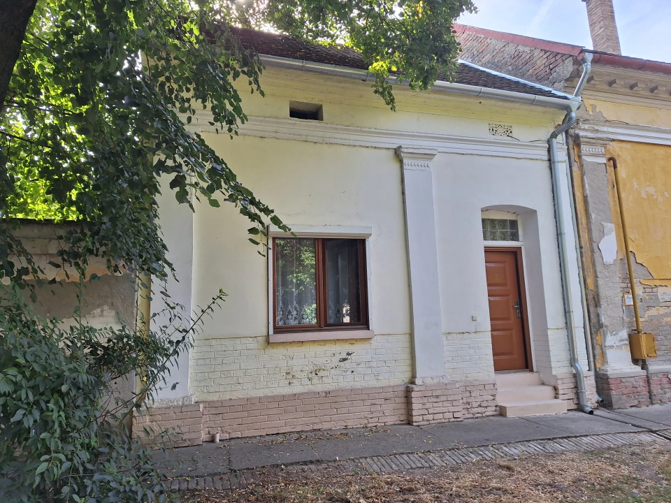 For sale brick flat, Hódmezővásárhely, Petőfi utca