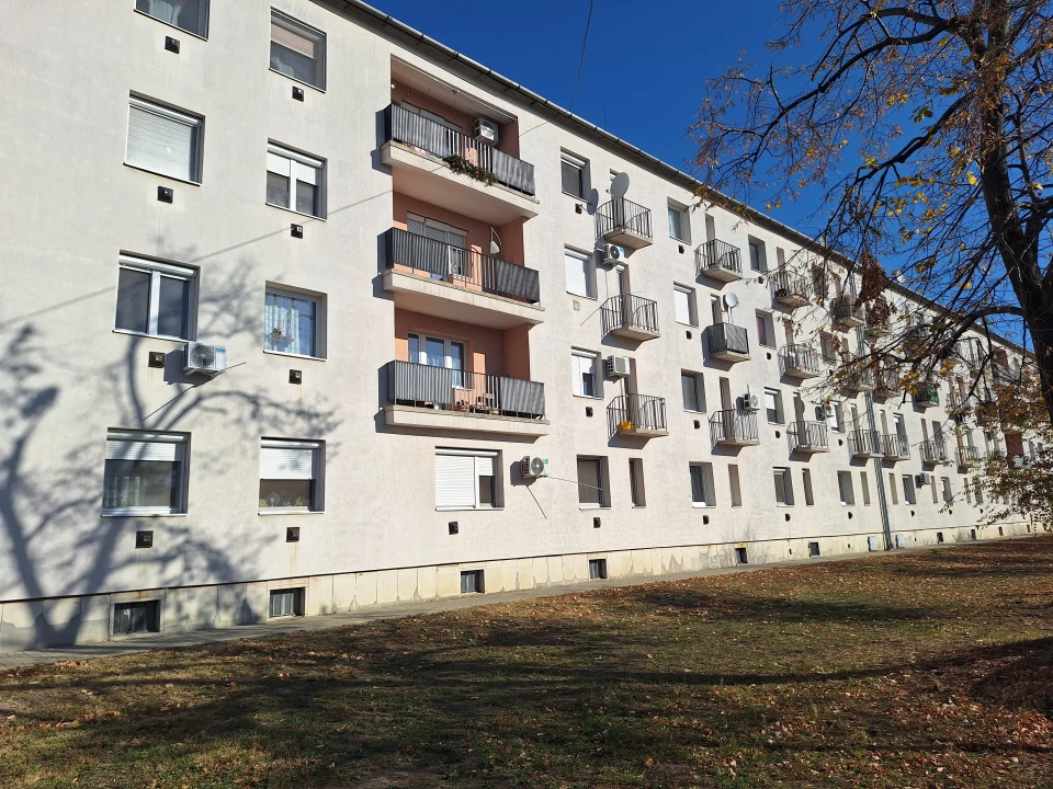 Eladó téglalakás, Hódmezővásárhely, Szabadság tér