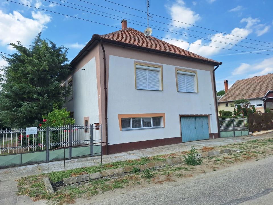 c3-1-name c2-1-name, Baks, Aradi utca