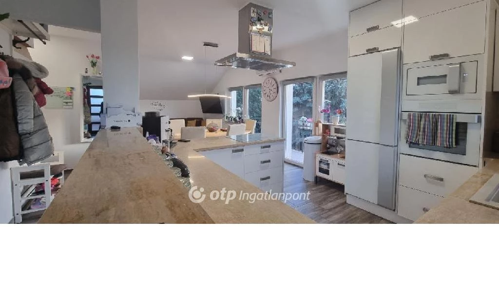 For sale semi-detached house, Üröm, ófalu