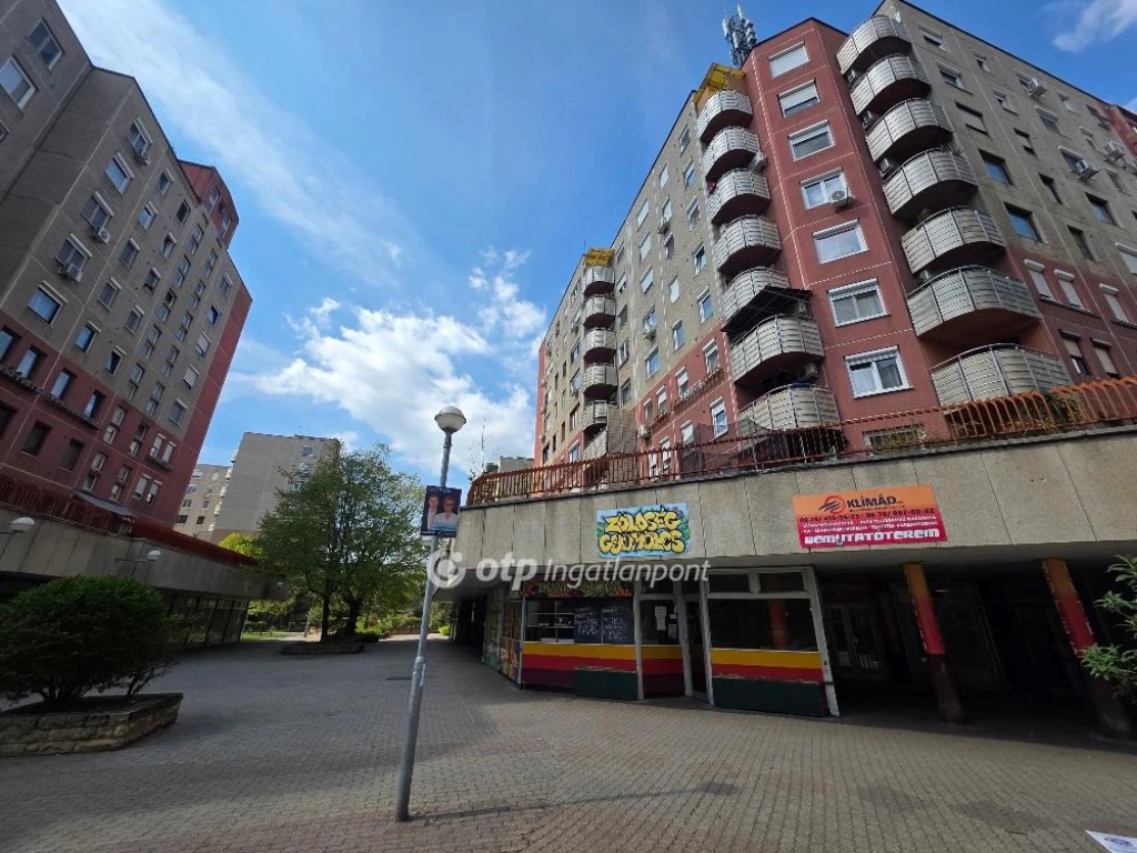 Eladó panellakás, Budapest IV. kerület, Káposztásmegyer - Közösségi ház