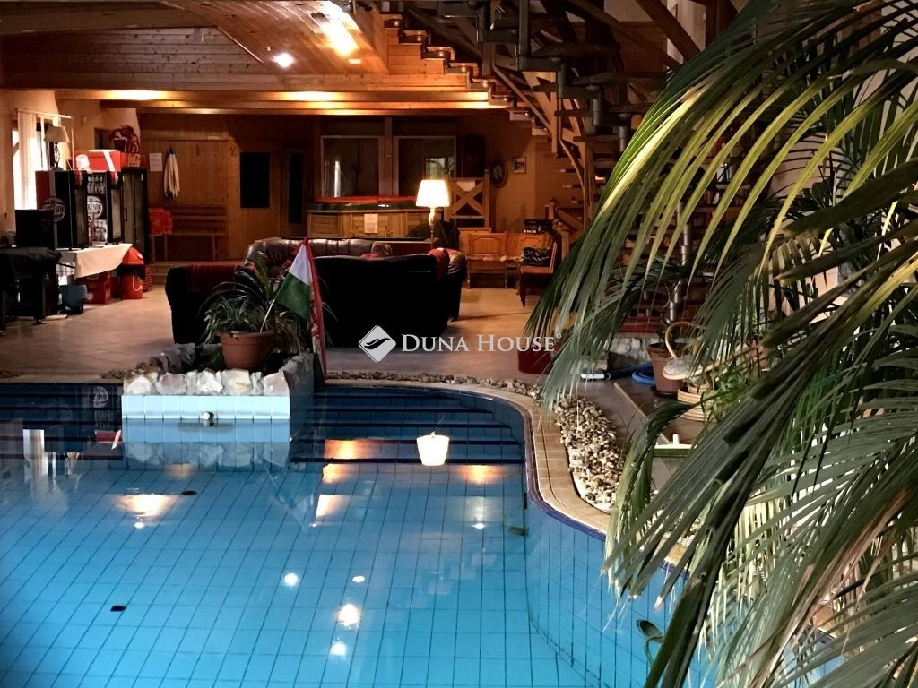 Halápon tanya / fogadó ELADÓ!