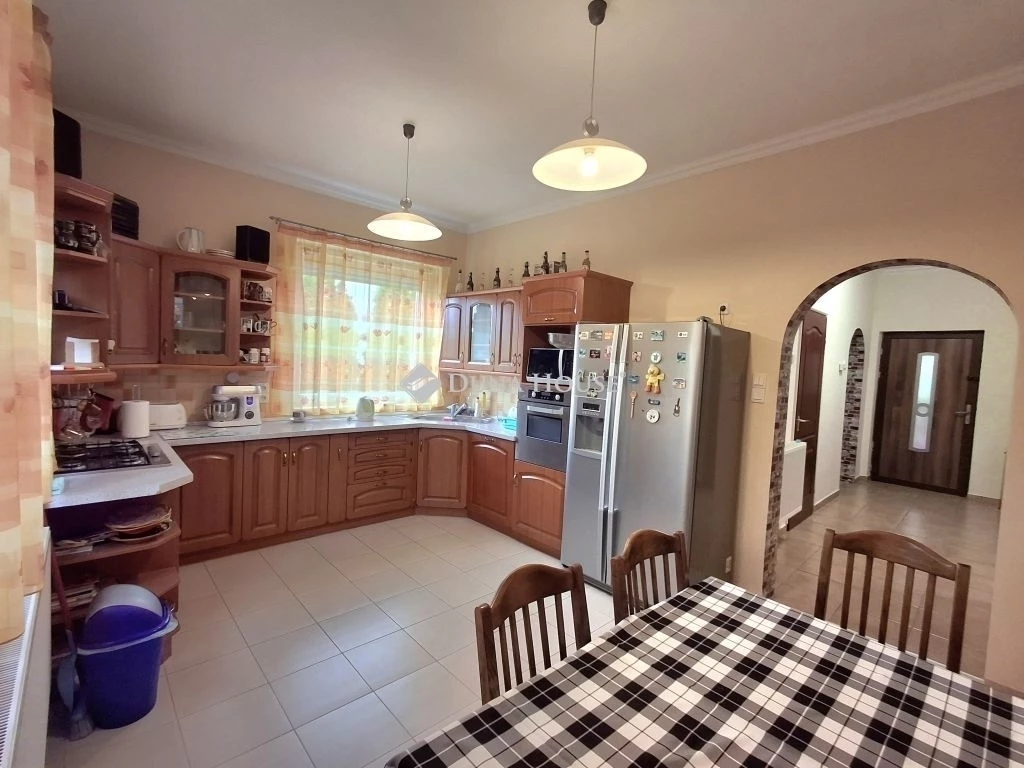 Júliatelepen 116nm es ikerház fél kis telken eladó