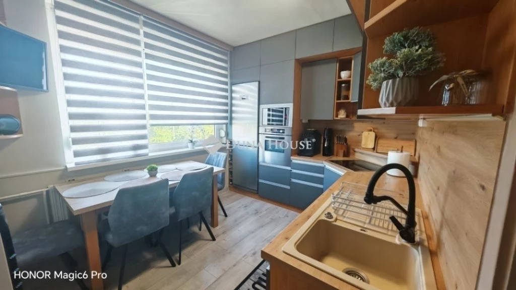 Gyönyörű, felújított lakás a Tócóskertben!