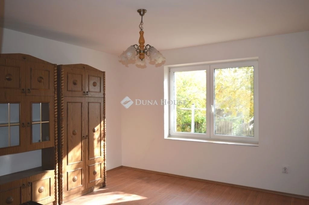 Hatvan utcai kertben családi ház eladó!