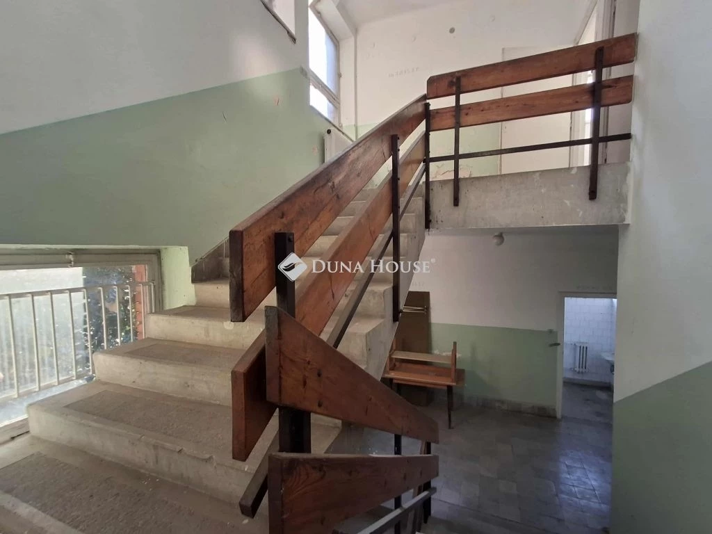 Eladó intézmény, Biharkeresztes