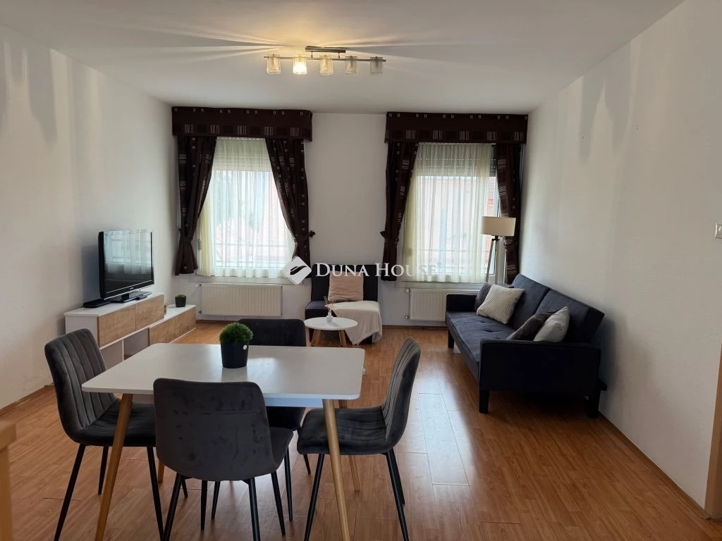 DEBRECEN BELVÁROSÁBAN 4 SZOBÁS, 2 FÜRDŐS LAKÁS ELADÓ!
