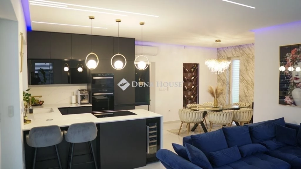 Tágas terek, letisztult elegancia, családbarát környezet - a Boldogfalvikert kedvelt részén!