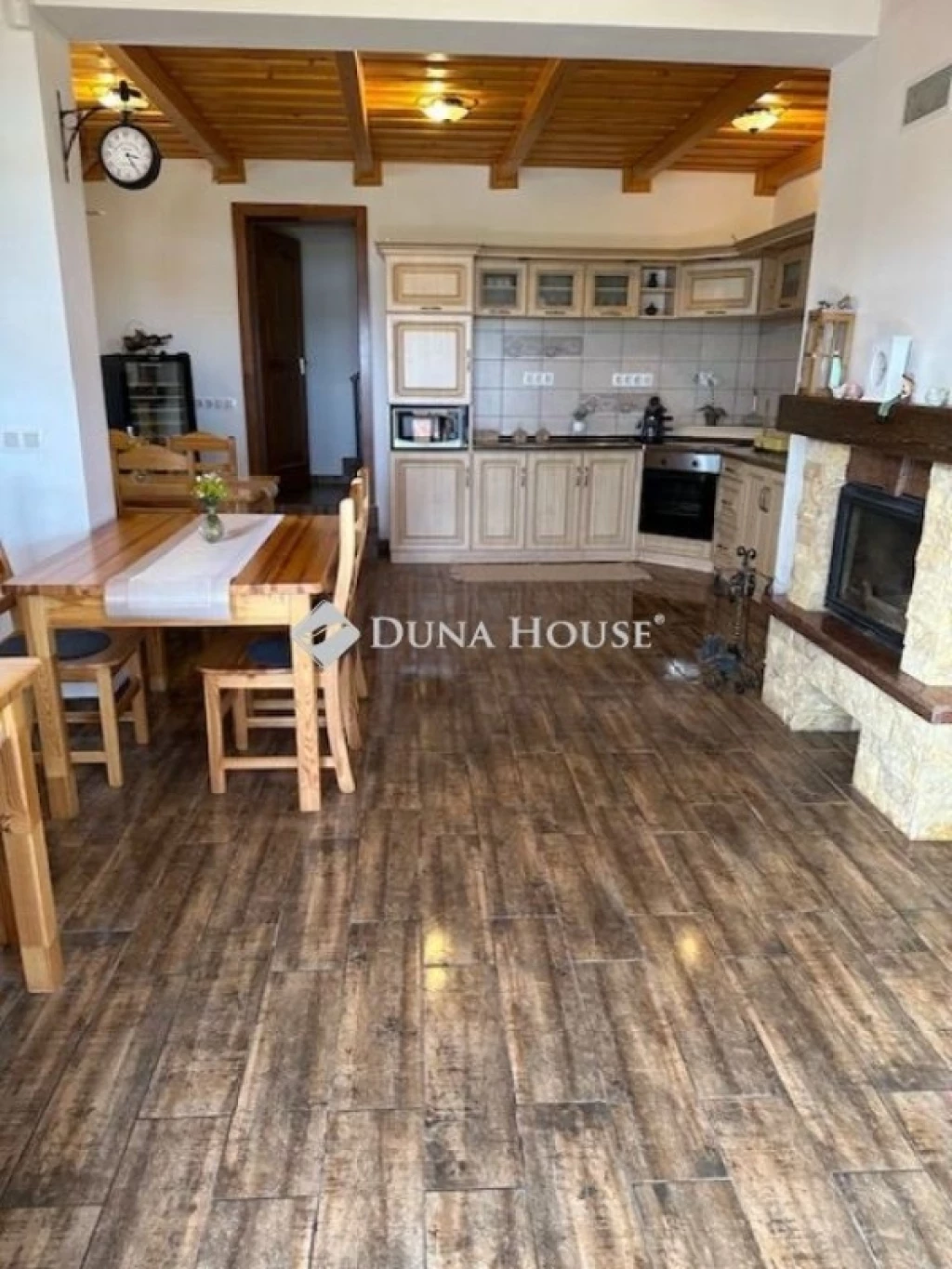 Eladó vendéglátás, Edelény