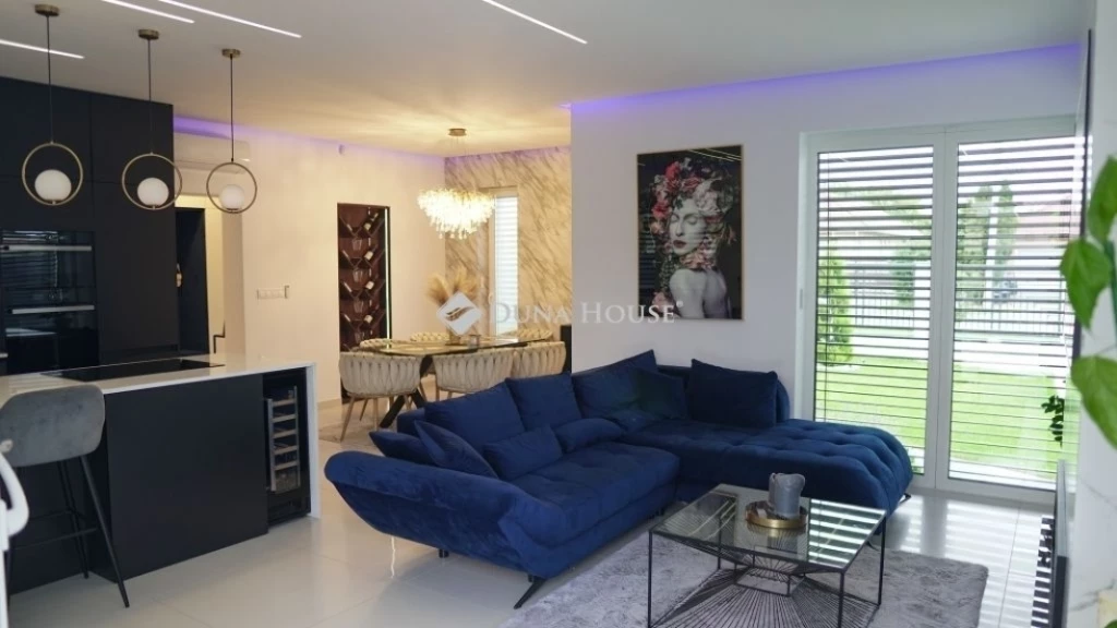 Boldogfalvi kertben újszerű családi ház