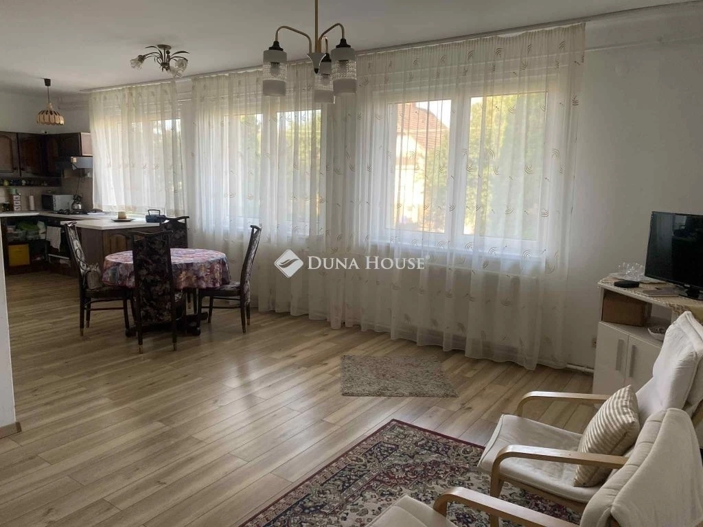 Józsán kétgenerációs családi ház eladó