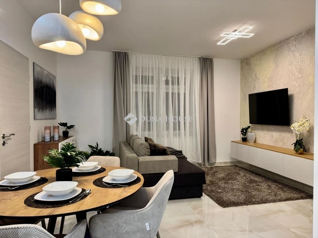 c3-2-name c2-19-name, Debrecen, Belváros, Zúgó utca