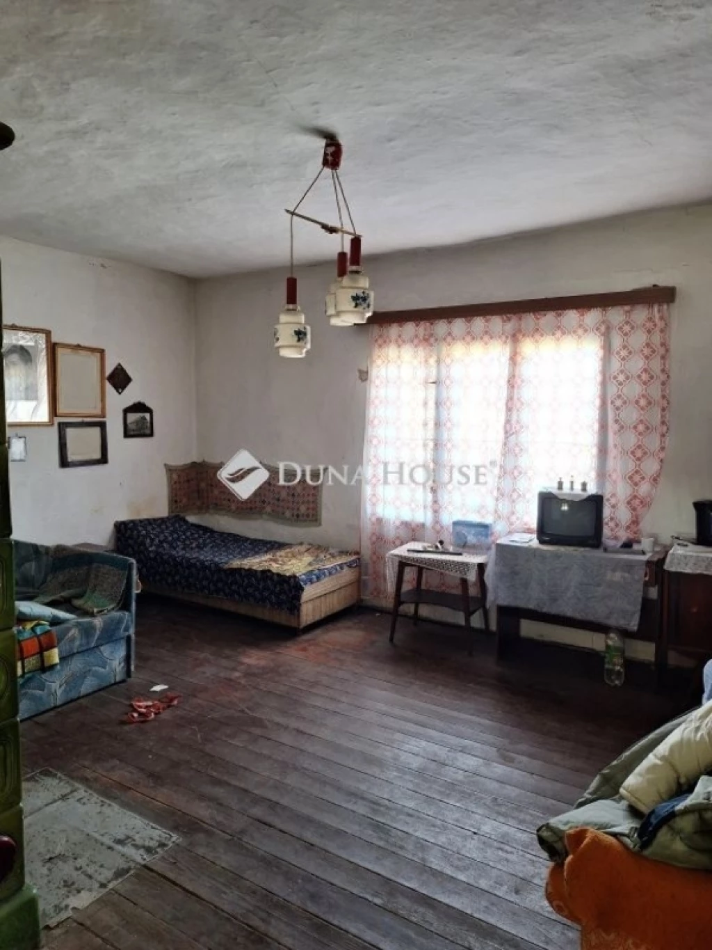 Eladó ház, Tetétlen