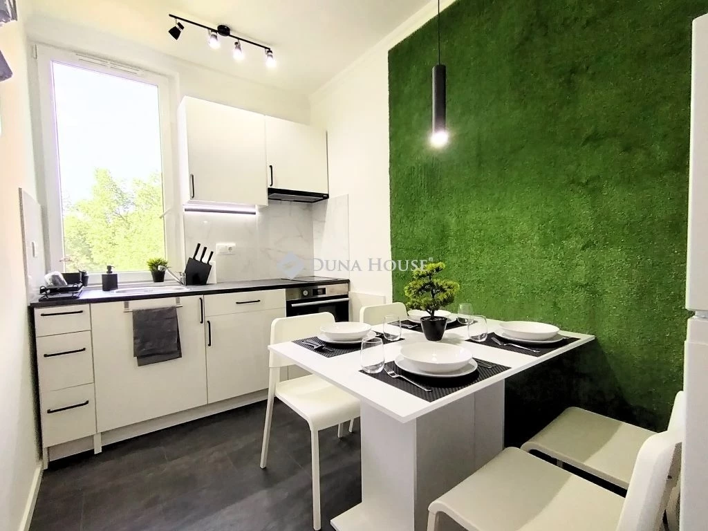 Fiatalosan felújított lakás a Belváros szélén!