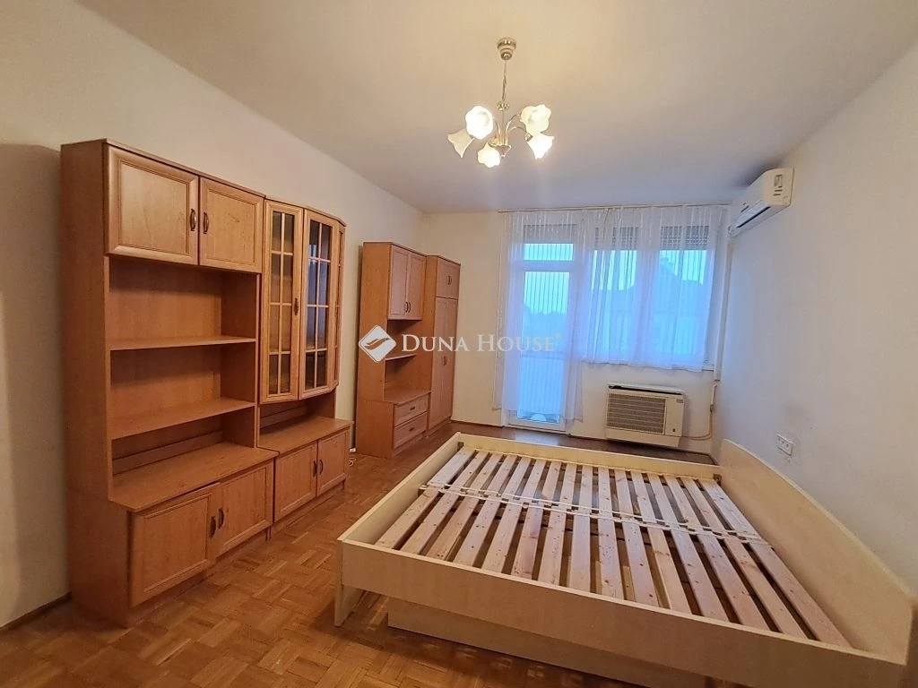 Nagyerdőalján, azonnal költözhető lakás eladó!