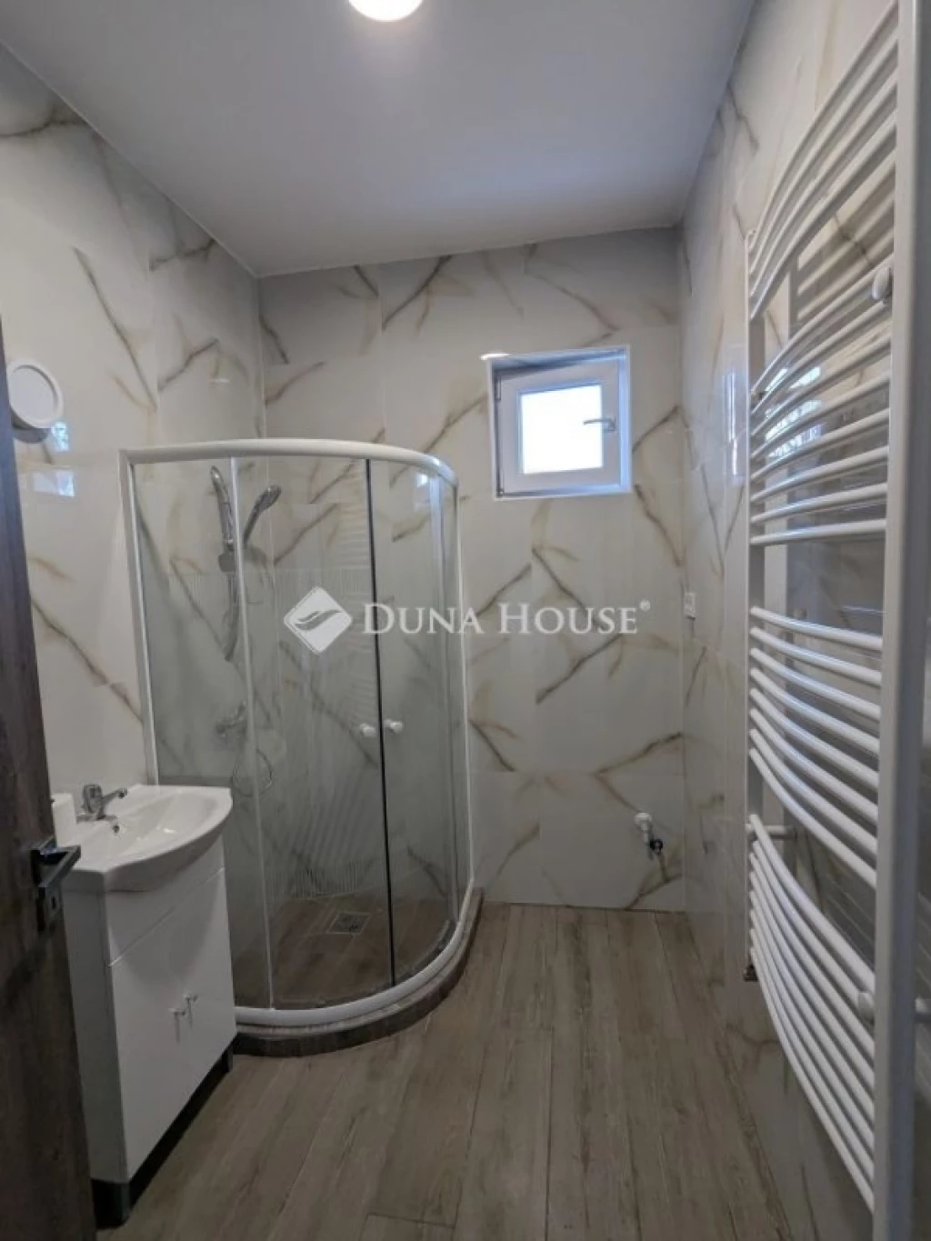 Kerekestelepi 2 generációs családi otthon eladó!