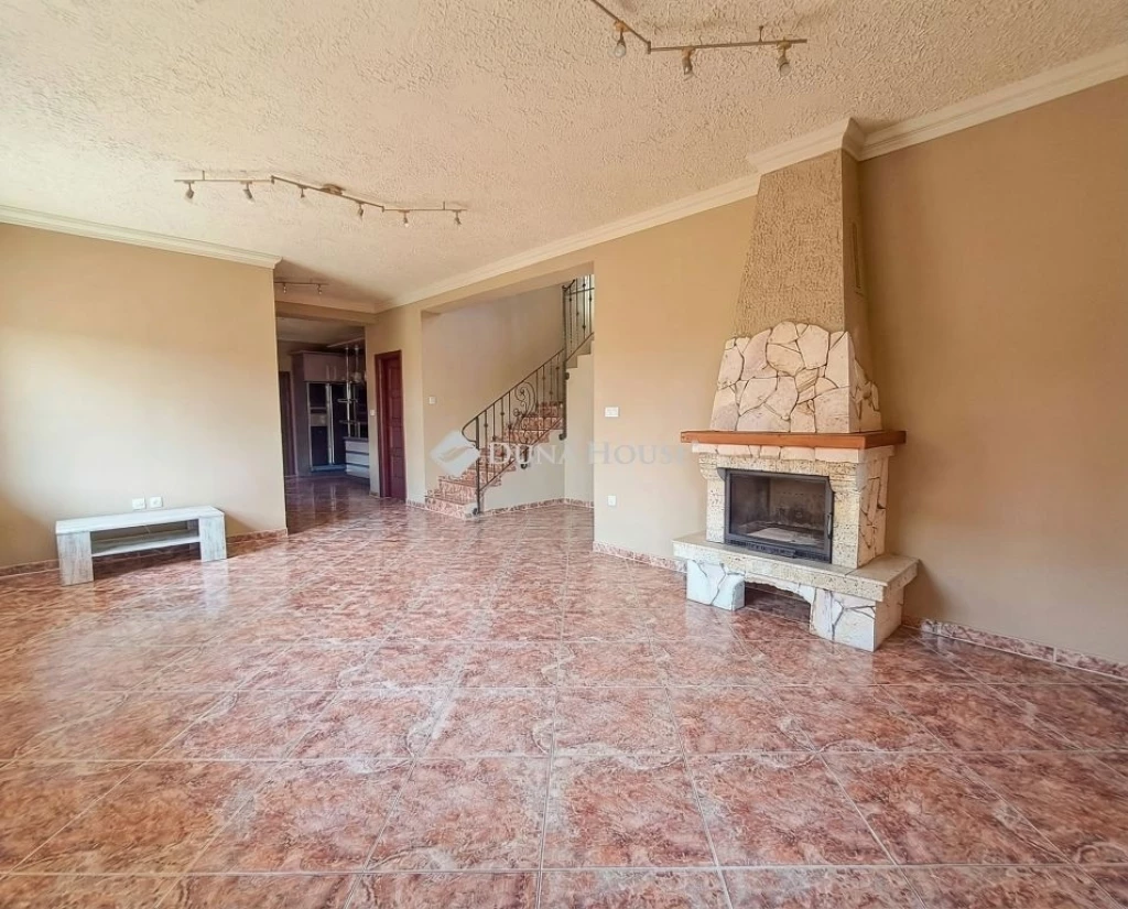 Kerekestelep - Lencztelep határán tágas családi otthon