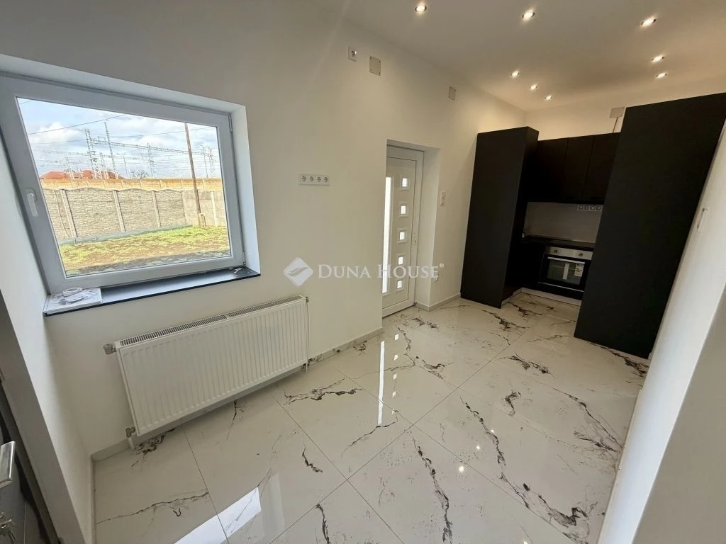 Kishegyesi úton 47 nm-es felújított önálló családi ház