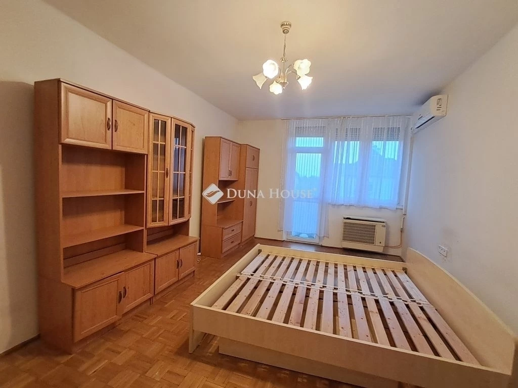 Főnix Csarnok közelében 2 szobás lakás