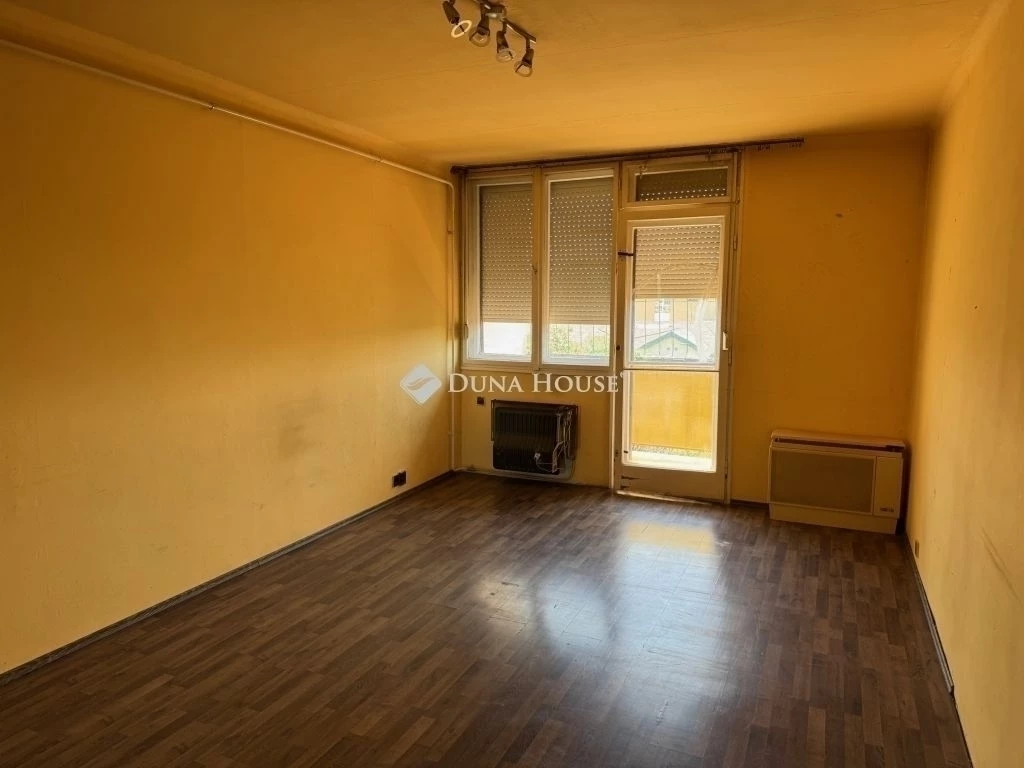 Faraktár utcán 56 nm-es felújítandó lakás