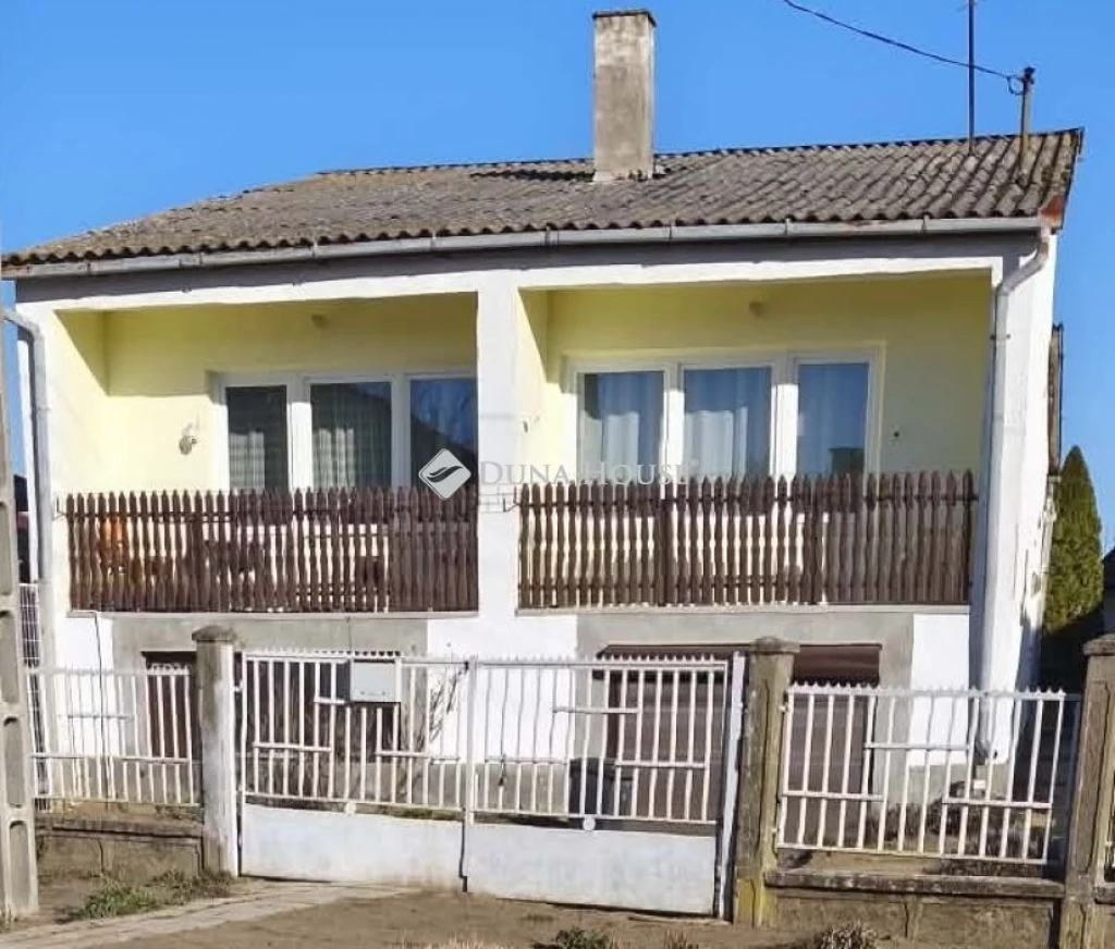 Ópályiban eladó családi ház