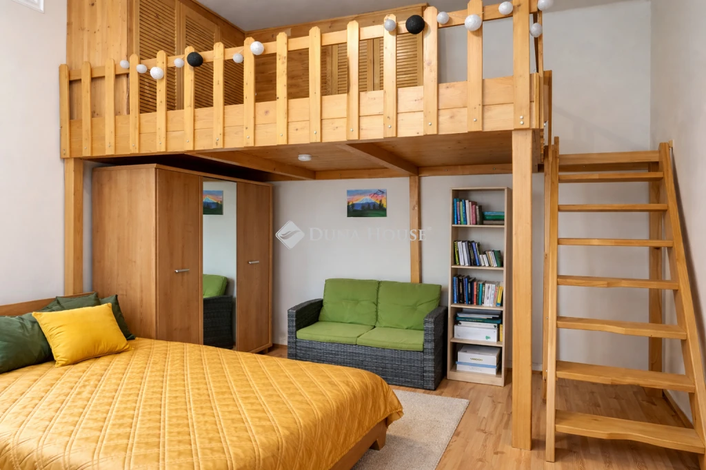 Péterfia utca - kis létszámú társasház földszinti lakása!