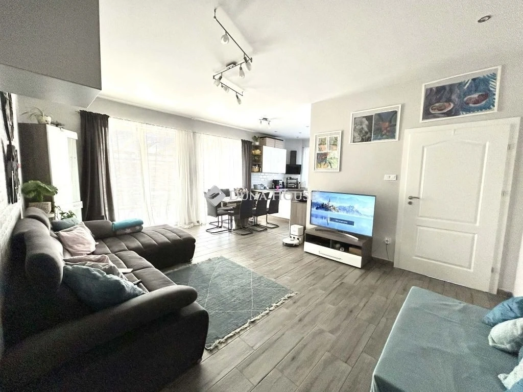 c3-1-name c2-1-name, Mikepércs, Görbe utca