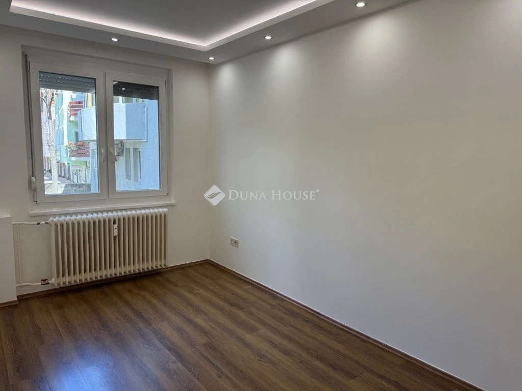 c3-2-name c2-20-name, Debrecen, Belváros, Kossuth utca