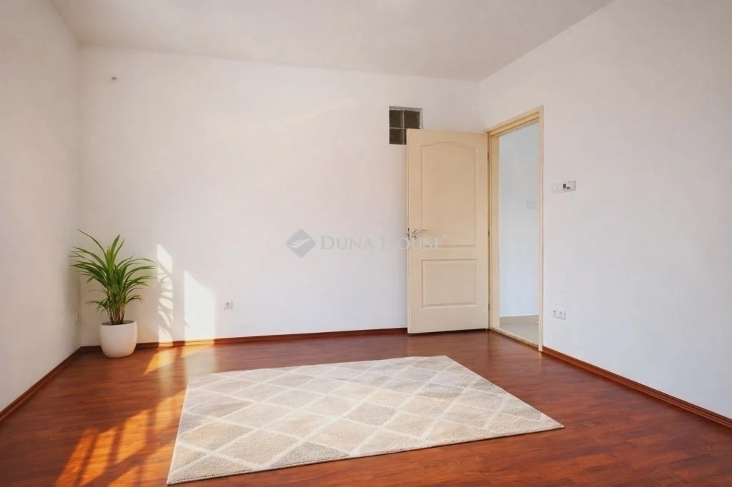 2005-ben épült tégla lakás a Belvárosban!
