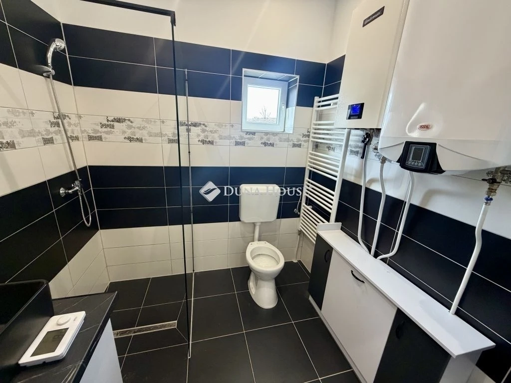 Teljeskörűen felújított ház a Kishegyesi úton!