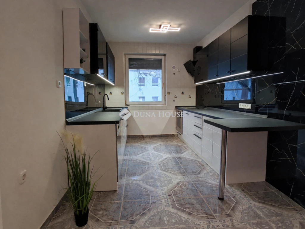 c3-1-name c2-19-name, Debrecen, Nagyerdő, Poroszlay út