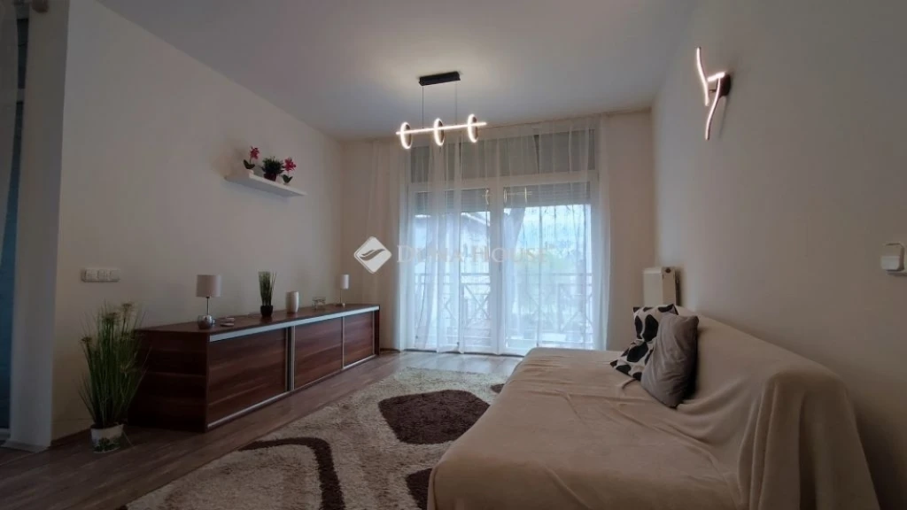 c3-1-name c2-19-name, Debrecen, Sestakert, Poroszlay út