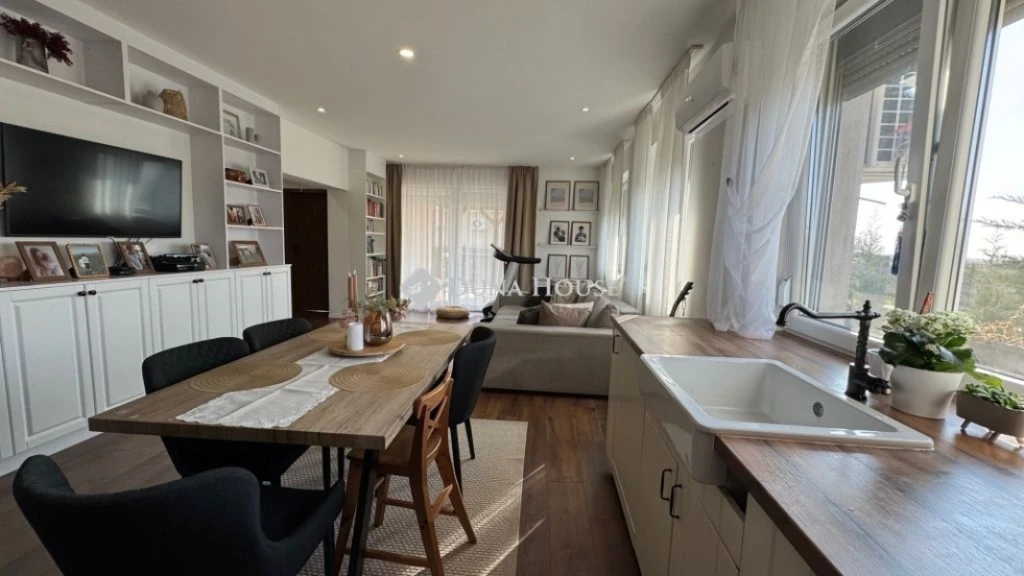 Eladó ház, Mikepércs