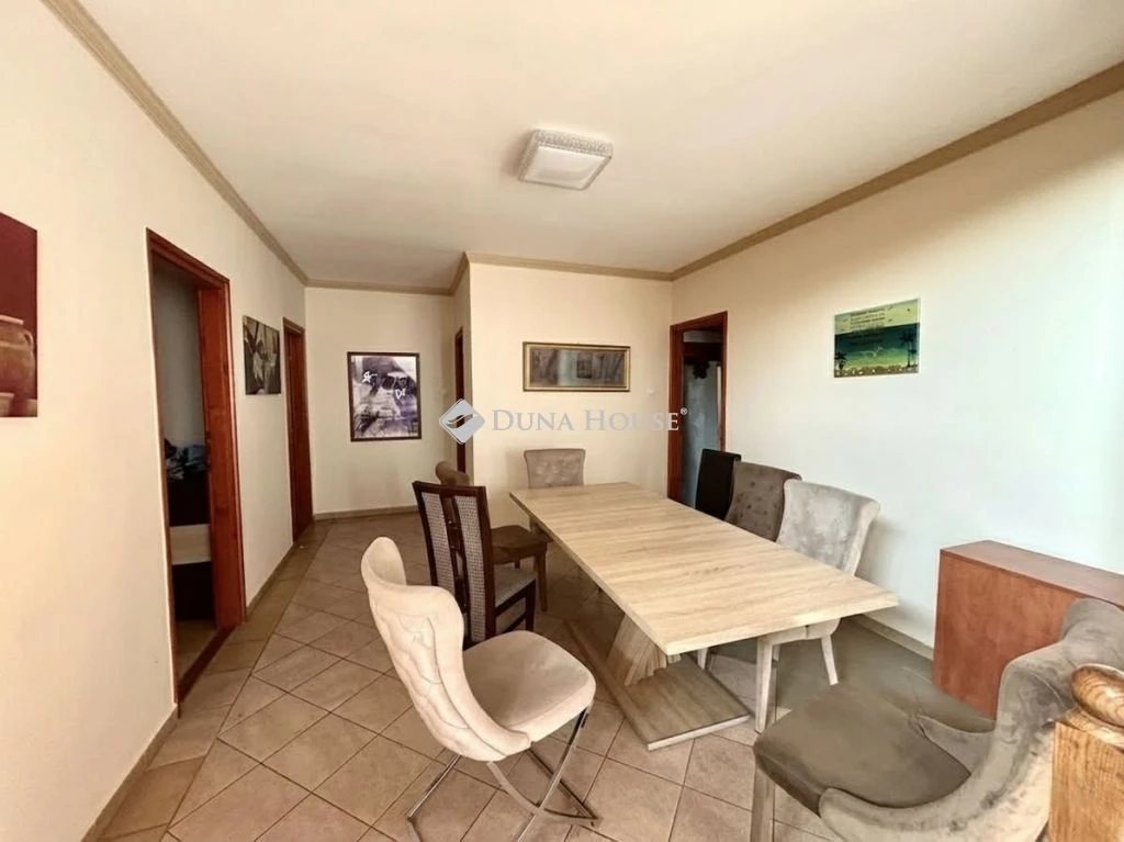 Eladó Üzlethelyiség, Hosszúpályi