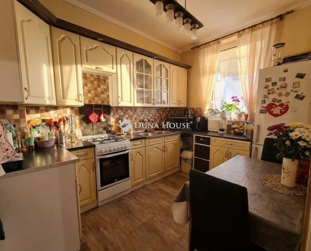 Postakertben eladó egy 70 m²-es ikerház,70 m²lakótér, 252 m²telek