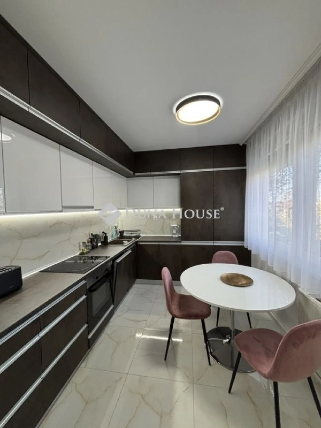 Kivételes igényességgel felújított lakás a Tócóvölgyben!