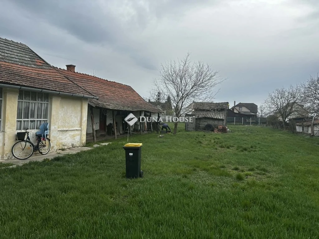 c3-1-name c2-1-name, Püspökladány, Hajnal utca