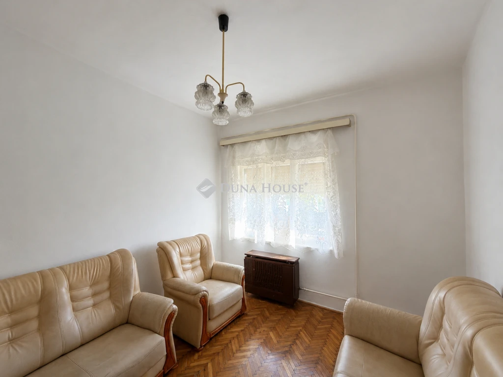 Nádudvari központhoz közeli 65 nm-es családi ház