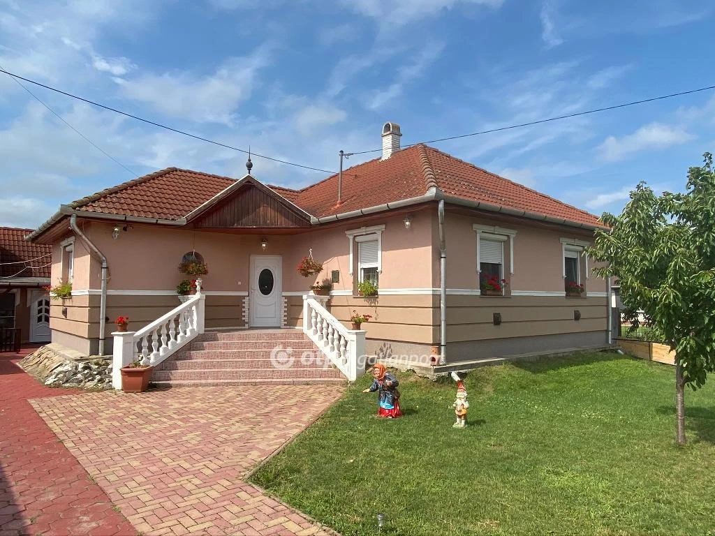 For sale house, Poroszló