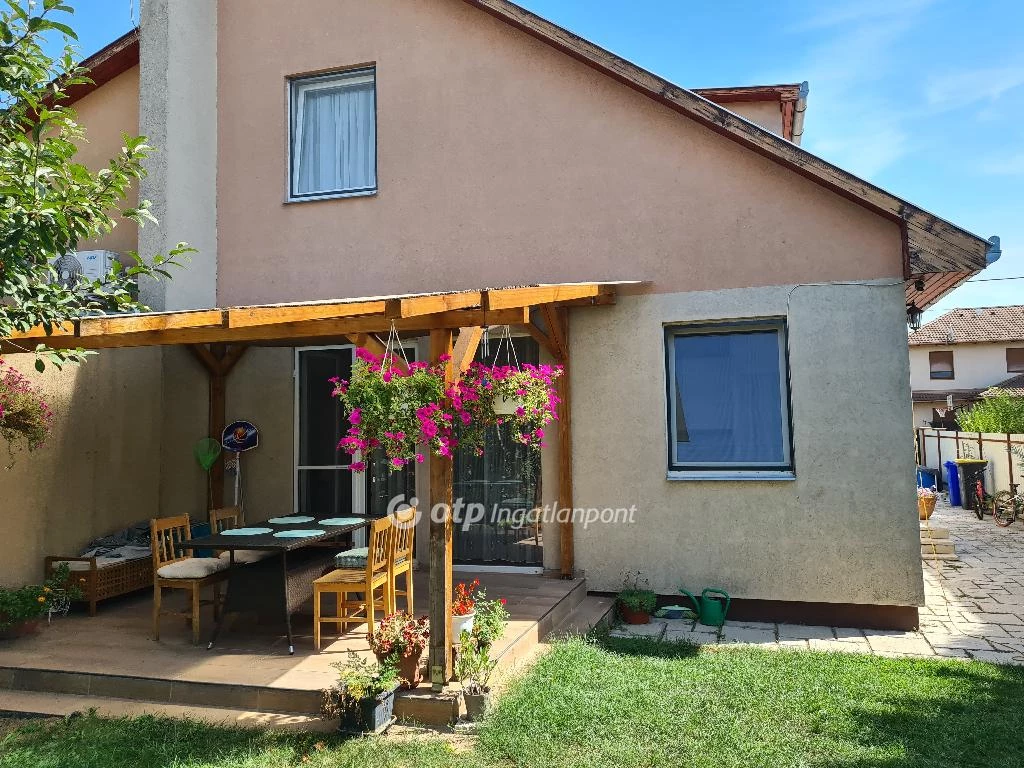 For sale semi-detached house, Debrecen