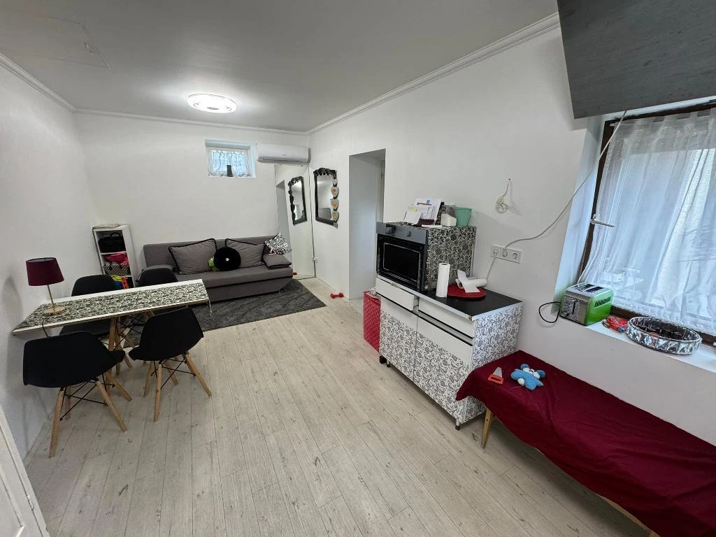 Eladó családi ház Poroszlón