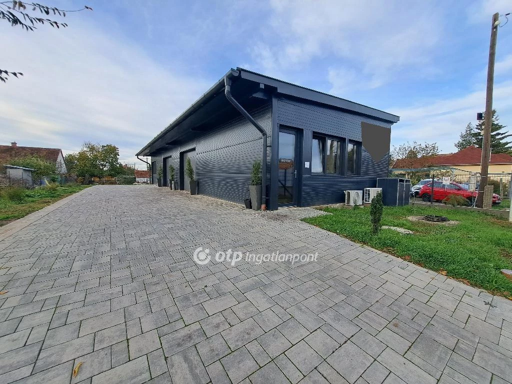 Eladó Üzlethelyiség, Hajdúszoboszló