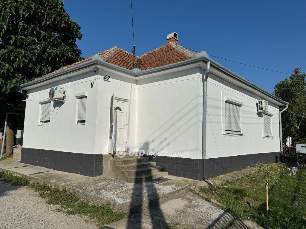 For sale house, Poroszló